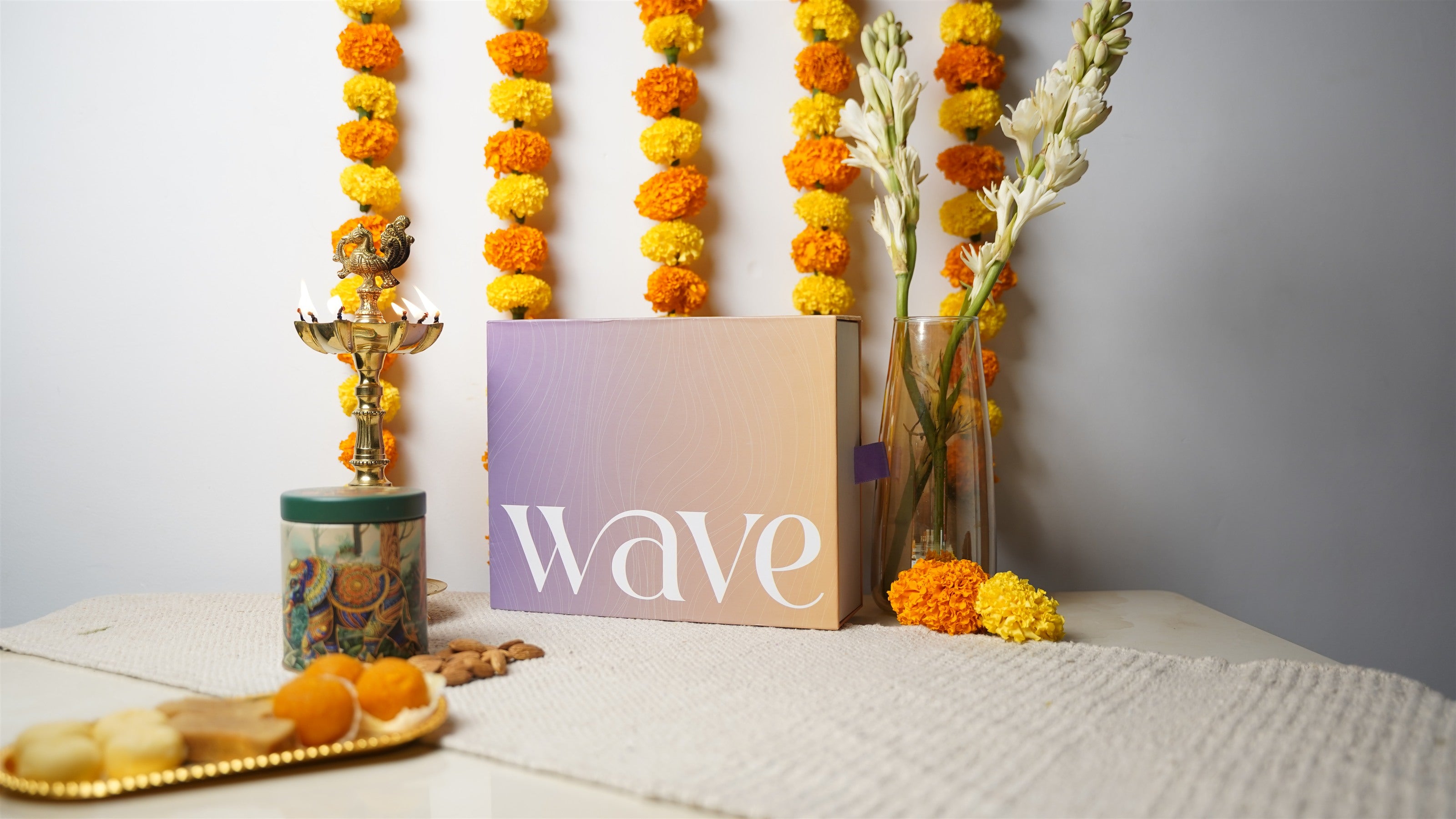 Wave gift box with festive decor
